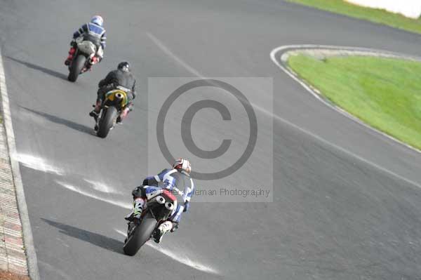 Mallory park Leicestershire;Mallory park photographs;Motorcycle action photographs;event digital images;eventdigitalimages;mallory park;no limits trackday;peter wileman photography;trackday;trackday digital images;trackday photos