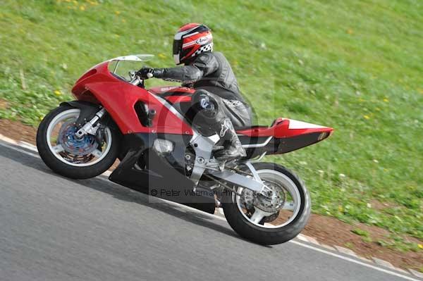 Mallory park Leicestershire;Mallory park photographs;Motorcycle action photographs;event digital images;eventdigitalimages;mallory park;no limits trackday;peter wileman photography;trackday;trackday digital images;trackday photos