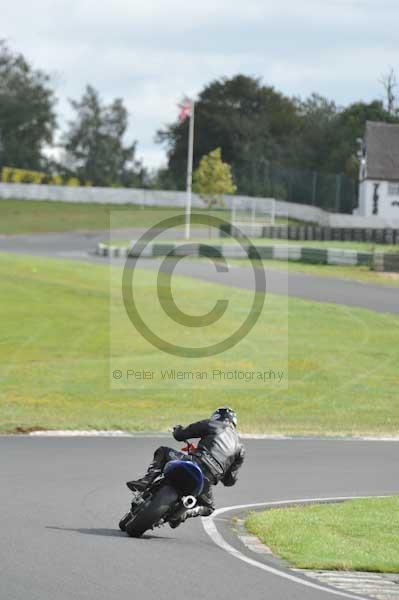 Mallory park Leicestershire;Mallory park photographs;Motorcycle action photographs;event digital images;eventdigitalimages;mallory park;no limits trackday;peter wileman photography;trackday;trackday digital images;trackday photos