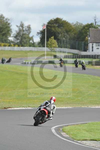 Mallory park Leicestershire;Mallory park photographs;Motorcycle action photographs;event digital images;eventdigitalimages;mallory park;no limits trackday;peter wileman photography;trackday;trackday digital images;trackday photos