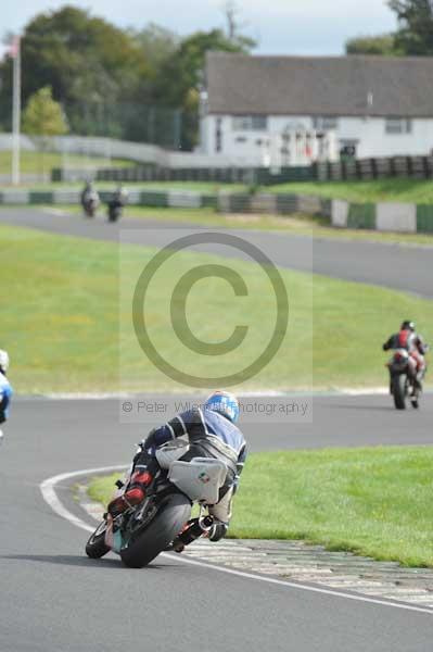 Mallory park Leicestershire;Mallory park photographs;Motorcycle action photographs;event digital images;eventdigitalimages;mallory park;no limits trackday;peter wileman photography;trackday;trackday digital images;trackday photos