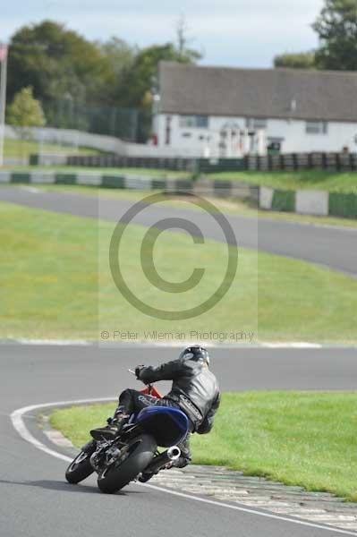 Mallory park Leicestershire;Mallory park photographs;Motorcycle action photographs;event digital images;eventdigitalimages;mallory park;no limits trackday;peter wileman photography;trackday;trackday digital images;trackday photos