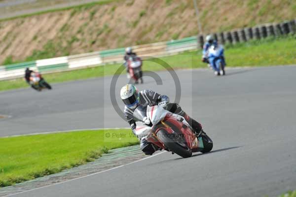 Mallory park Leicestershire;Mallory park photographs;Motorcycle action photographs;event digital images;eventdigitalimages;mallory park;no limits trackday;peter wileman photography;trackday;trackday digital images;trackday photos