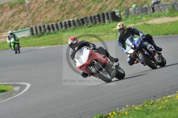 Mallory park Leicestershire;Mallory park photographs;Motorcycle action photographs;event digital images;eventdigitalimages;mallory park;no limits trackday;peter wileman photography;trackday;trackday digital images;trackday photos