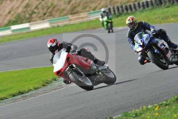 Mallory park Leicestershire;Mallory park photographs;Motorcycle action photographs;event digital images;eventdigitalimages;mallory park;no limits trackday;peter wileman photography;trackday;trackday digital images;trackday photos