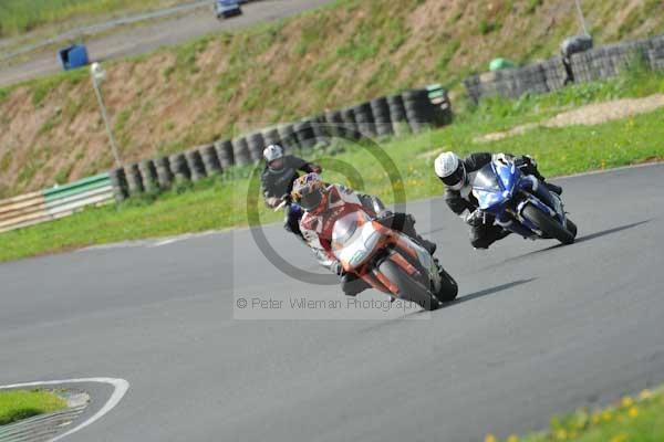 Mallory park Leicestershire;Mallory park photographs;Motorcycle action photographs;event digital images;eventdigitalimages;mallory park;no limits trackday;peter wileman photography;trackday;trackday digital images;trackday photos