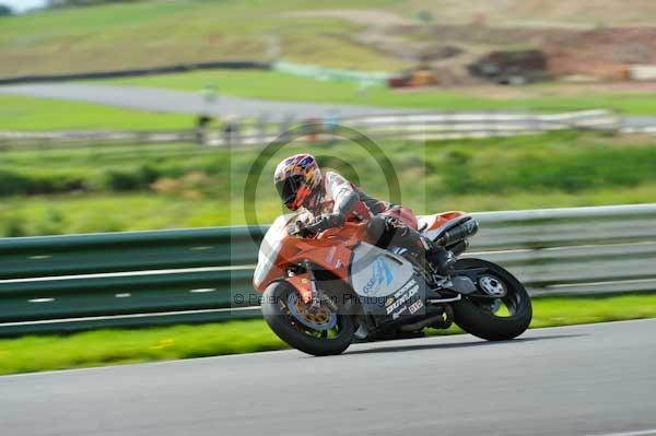 Mallory park Leicestershire;Mallory park photographs;Motorcycle action photographs;event digital images;eventdigitalimages;mallory park;no limits trackday;peter wileman photography;trackday;trackday digital images;trackday photos