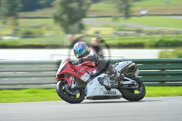 Mallory park Leicestershire;Mallory park photographs;Motorcycle action photographs;event digital images;eventdigitalimages;mallory park;no limits trackday;peter wileman photography;trackday;trackday digital images;trackday photos