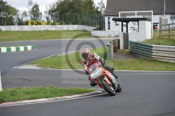 Mallory park Leicestershire;Mallory park photographs;Motorcycle action photographs;event digital images;eventdigitalimages;mallory park;no limits trackday;peter wileman photography;trackday;trackday digital images;trackday photos