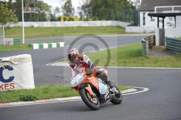 Mallory park Leicestershire;Mallory park photographs;Motorcycle action photographs;event digital images;eventdigitalimages;mallory park;no limits trackday;peter wileman photography;trackday;trackday digital images;trackday photos
