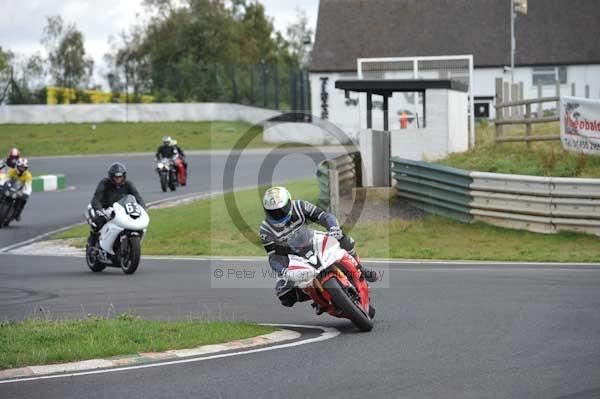 Mallory park Leicestershire;Mallory park photographs;Motorcycle action photographs;event digital images;eventdigitalimages;mallory park;no limits trackday;peter wileman photography;trackday;trackday digital images;trackday photos