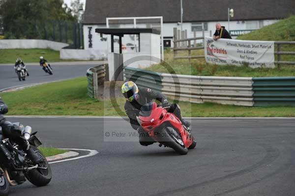 Mallory park Leicestershire;Mallory park photographs;Motorcycle action photographs;event digital images;eventdigitalimages;mallory park;no limits trackday;peter wileman photography;trackday;trackday digital images;trackday photos