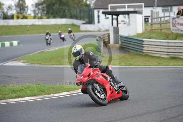 Mallory park Leicestershire;Mallory park photographs;Motorcycle action photographs;event digital images;eventdigitalimages;mallory park;no limits trackday;peter wileman photography;trackday;trackday digital images;trackday photos