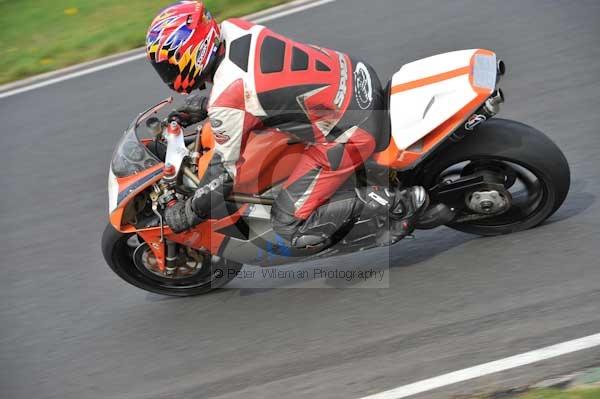 Mallory park Leicestershire;Mallory park photographs;Motorcycle action photographs;event digital images;eventdigitalimages;mallory park;no limits trackday;peter wileman photography;trackday;trackday digital images;trackday photos