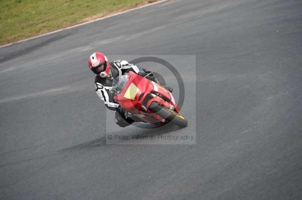 Mallory park Leicestershire;Mallory park photographs;Motorcycle action photographs;event digital images;eventdigitalimages;mallory park;no limits trackday;peter wileman photography;trackday;trackday digital images;trackday photos