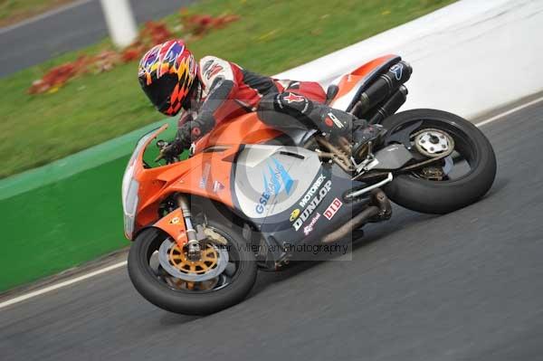 Mallory park Leicestershire;Mallory park photographs;Motorcycle action photographs;event digital images;eventdigitalimages;mallory park;no limits trackday;peter wileman photography;trackday;trackday digital images;trackday photos