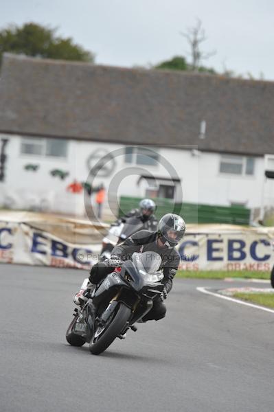 Mallory park Leicestershire;Mallory park photographs;Motorcycle action photographs;event digital images;eventdigitalimages;mallory park;no limits trackday;peter wileman photography;trackday;trackday digital images;trackday photos