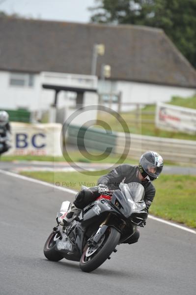 Mallory park Leicestershire;Mallory park photographs;Motorcycle action photographs;event digital images;eventdigitalimages;mallory park;no limits trackday;peter wileman photography;trackday;trackday digital images;trackday photos
