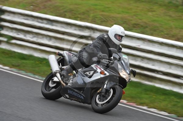 Mallory park Leicestershire;Mallory park photographs;Motorcycle action photographs;event digital images;eventdigitalimages;mallory park;no limits trackday;peter wileman photography;trackday;trackday digital images;trackday photos