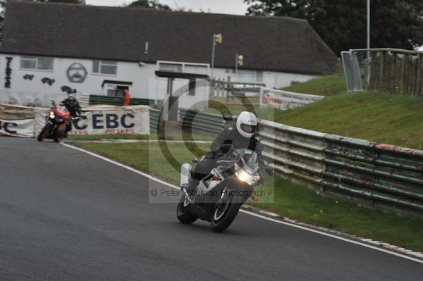 Mallory park Leicestershire;Mallory park photographs;Motorcycle action photographs;event digital images;eventdigitalimages;mallory park;no limits trackday;peter wileman photography;trackday;trackday digital images;trackday photos