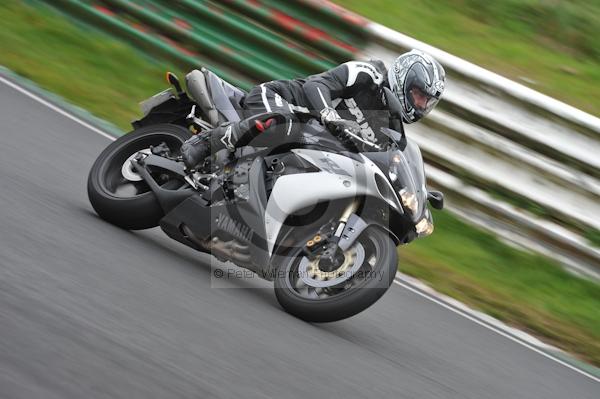 Mallory park Leicestershire;Mallory park photographs;Motorcycle action photographs;event digital images;eventdigitalimages;mallory park;no limits trackday;peter wileman photography;trackday;trackday digital images;trackday photos