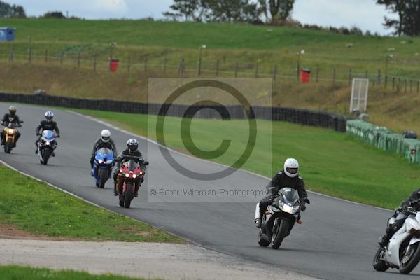 Mallory park Leicestershire;Mallory park photographs;Motorcycle action photographs;event digital images;eventdigitalimages;mallory park;no limits trackday;peter wileman photography;trackday;trackday digital images;trackday photos