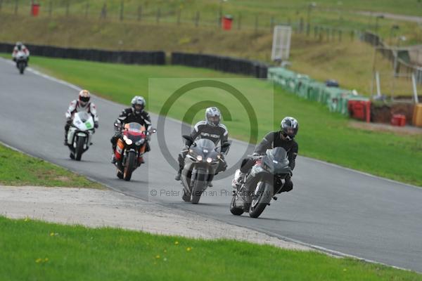 Mallory park Leicestershire;Mallory park photographs;Motorcycle action photographs;event digital images;eventdigitalimages;mallory park;no limits trackday;peter wileman photography;trackday;trackday digital images;trackday photos