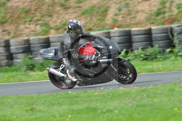 Mallory park Leicestershire;Mallory park photographs;Motorcycle action photographs;event digital images;eventdigitalimages;mallory park;no limits trackday;peter wileman photography;trackday;trackday digital images;trackday photos