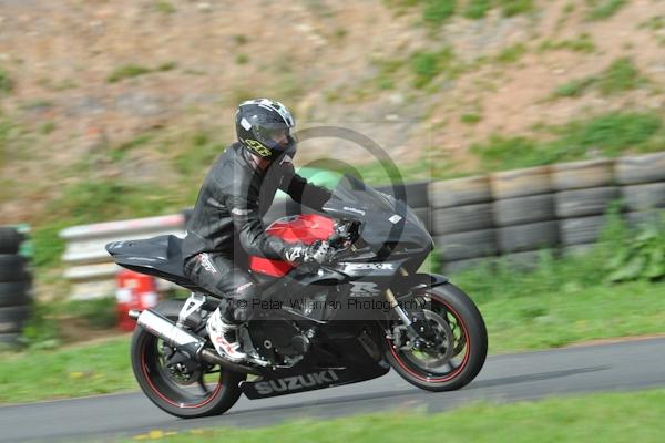 Mallory park Leicestershire;Mallory park photographs;Motorcycle action photographs;event digital images;eventdigitalimages;mallory park;no limits trackday;peter wileman photography;trackday;trackday digital images;trackday photos