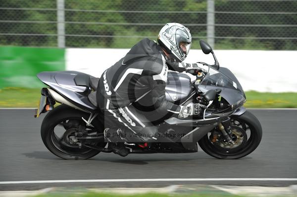Mallory park Leicestershire;Mallory park photographs;Motorcycle action photographs;event digital images;eventdigitalimages;mallory park;no limits trackday;peter wileman photography;trackday;trackday digital images;trackday photos
