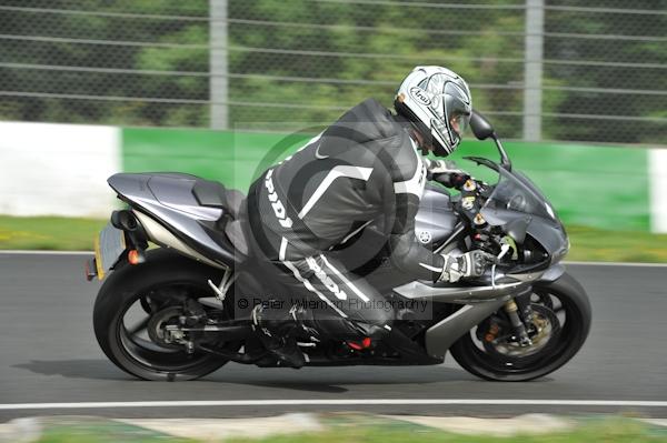 Mallory park Leicestershire;Mallory park photographs;Motorcycle action photographs;event digital images;eventdigitalimages;mallory park;no limits trackday;peter wileman photography;trackday;trackday digital images;trackday photos