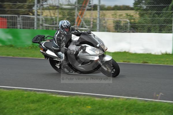 Mallory park Leicestershire;Mallory park photographs;Motorcycle action photographs;event digital images;eventdigitalimages;mallory park;no limits trackday;peter wileman photography;trackday;trackday digital images;trackday photos