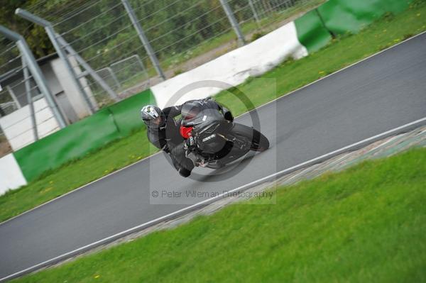 Mallory park Leicestershire;Mallory park photographs;Motorcycle action photographs;event digital images;eventdigitalimages;mallory park;no limits trackday;peter wileman photography;trackday;trackday digital images;trackday photos