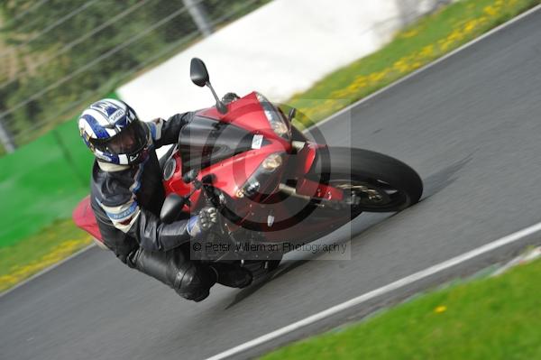 Mallory park Leicestershire;Mallory park photographs;Motorcycle action photographs;event digital images;eventdigitalimages;mallory park;no limits trackday;peter wileman photography;trackday;trackday digital images;trackday photos