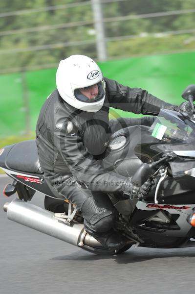 Mallory park Leicestershire;Mallory park photographs;Motorcycle action photographs;event digital images;eventdigitalimages;mallory park;no limits trackday;peter wileman photography;trackday;trackday digital images;trackday photos