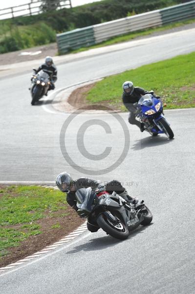 Mallory park Leicestershire;Mallory park photographs;Motorcycle action photographs;event digital images;eventdigitalimages;mallory park;no limits trackday;peter wileman photography;trackday;trackday digital images;trackday photos
