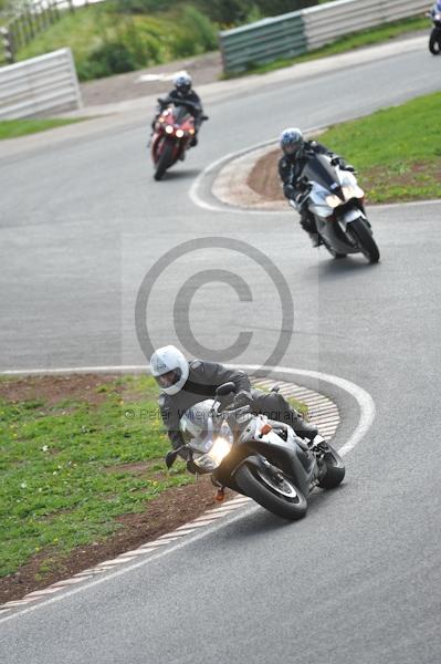 Mallory park Leicestershire;Mallory park photographs;Motorcycle action photographs;event digital images;eventdigitalimages;mallory park;no limits trackday;peter wileman photography;trackday;trackday digital images;trackday photos