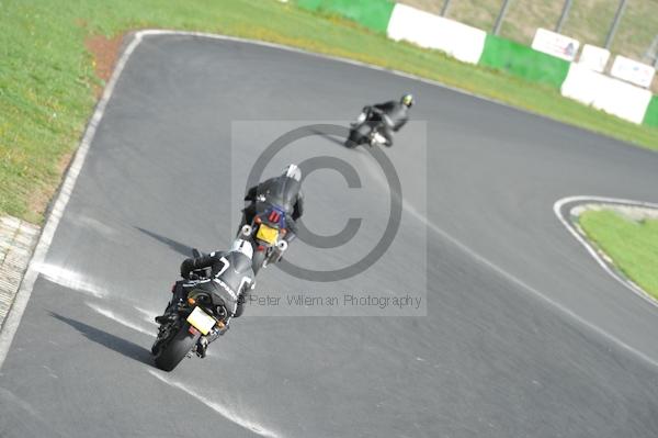 Mallory park Leicestershire;Mallory park photographs;Motorcycle action photographs;event digital images;eventdigitalimages;mallory park;no limits trackday;peter wileman photography;trackday;trackday digital images;trackday photos