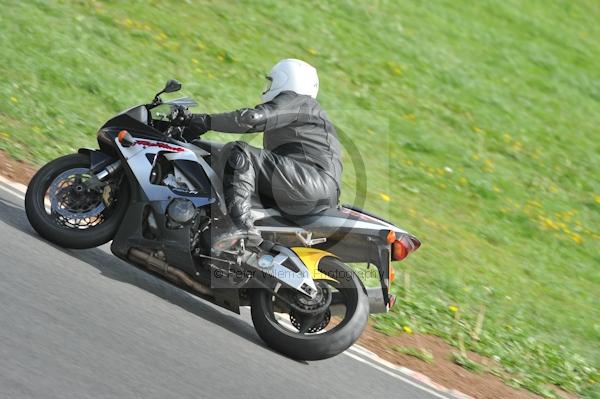 Mallory park Leicestershire;Mallory park photographs;Motorcycle action photographs;event digital images;eventdigitalimages;mallory park;no limits trackday;peter wileman photography;trackday;trackday digital images;trackday photos