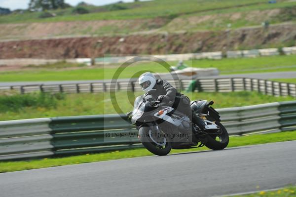 Mallory park Leicestershire;Mallory park photographs;Motorcycle action photographs;event digital images;eventdigitalimages;mallory park;no limits trackday;peter wileman photography;trackday;trackday digital images;trackday photos