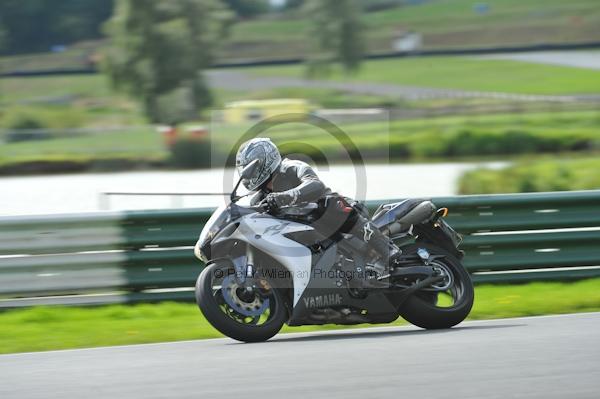 Mallory park Leicestershire;Mallory park photographs;Motorcycle action photographs;event digital images;eventdigitalimages;mallory park;no limits trackday;peter wileman photography;trackday;trackday digital images;trackday photos