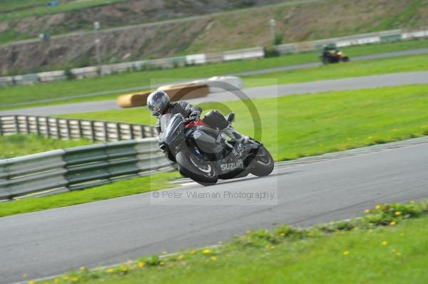 Mallory park Leicestershire;Mallory park photographs;Motorcycle action photographs;event digital images;eventdigitalimages;mallory park;no limits trackday;peter wileman photography;trackday;trackday digital images;trackday photos