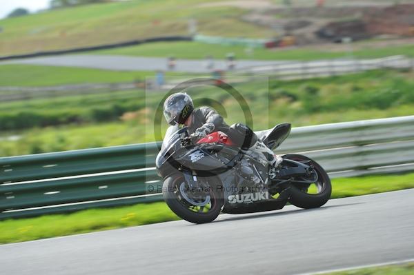 Mallory park Leicestershire;Mallory park photographs;Motorcycle action photographs;event digital images;eventdigitalimages;mallory park;no limits trackday;peter wileman photography;trackday;trackday digital images;trackday photos