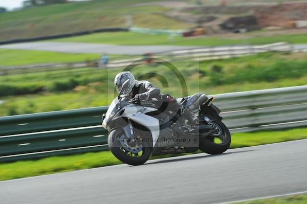 Mallory park Leicestershire;Mallory park photographs;Motorcycle action photographs;event digital images;eventdigitalimages;mallory park;no limits trackday;peter wileman photography;trackday;trackday digital images;trackday photos