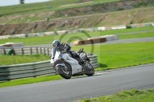 Mallory park Leicestershire;Mallory park photographs;Motorcycle action photographs;event digital images;eventdigitalimages;mallory park;no limits trackday;peter wileman photography;trackday;trackday digital images;trackday photos
