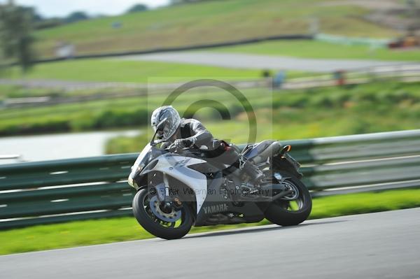Mallory park Leicestershire;Mallory park photographs;Motorcycle action photographs;event digital images;eventdigitalimages;mallory park;no limits trackday;peter wileman photography;trackday;trackday digital images;trackday photos