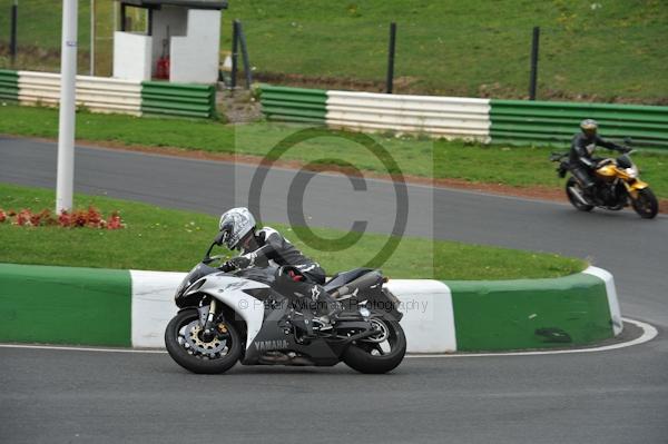 Mallory park Leicestershire;Mallory park photographs;Motorcycle action photographs;event digital images;eventdigitalimages;mallory park;no limits trackday;peter wileman photography;trackday;trackday digital images;trackday photos