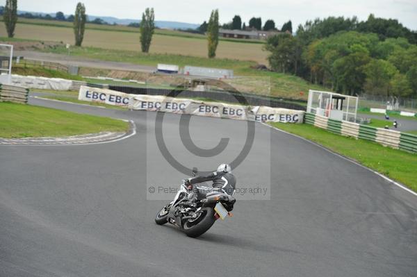 Mallory park Leicestershire;Mallory park photographs;Motorcycle action photographs;event digital images;eventdigitalimages;mallory park;no limits trackday;peter wileman photography;trackday;trackday digital images;trackday photos