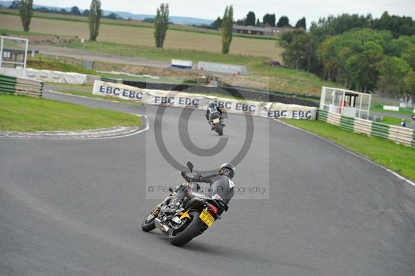 Mallory park Leicestershire;Mallory park photographs;Motorcycle action photographs;event digital images;eventdigitalimages;mallory park;no limits trackday;peter wileman photography;trackday;trackday digital images;trackday photos