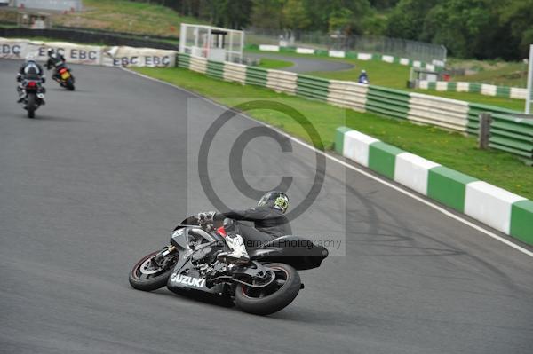 Mallory park Leicestershire;Mallory park photographs;Motorcycle action photographs;event digital images;eventdigitalimages;mallory park;no limits trackday;peter wileman photography;trackday;trackday digital images;trackday photos